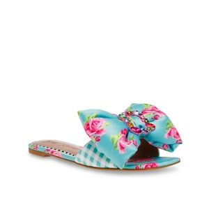 Women's Daisyy-G Bow Slip-on Flat
Sandal in Blue Multi. Brand new with box.